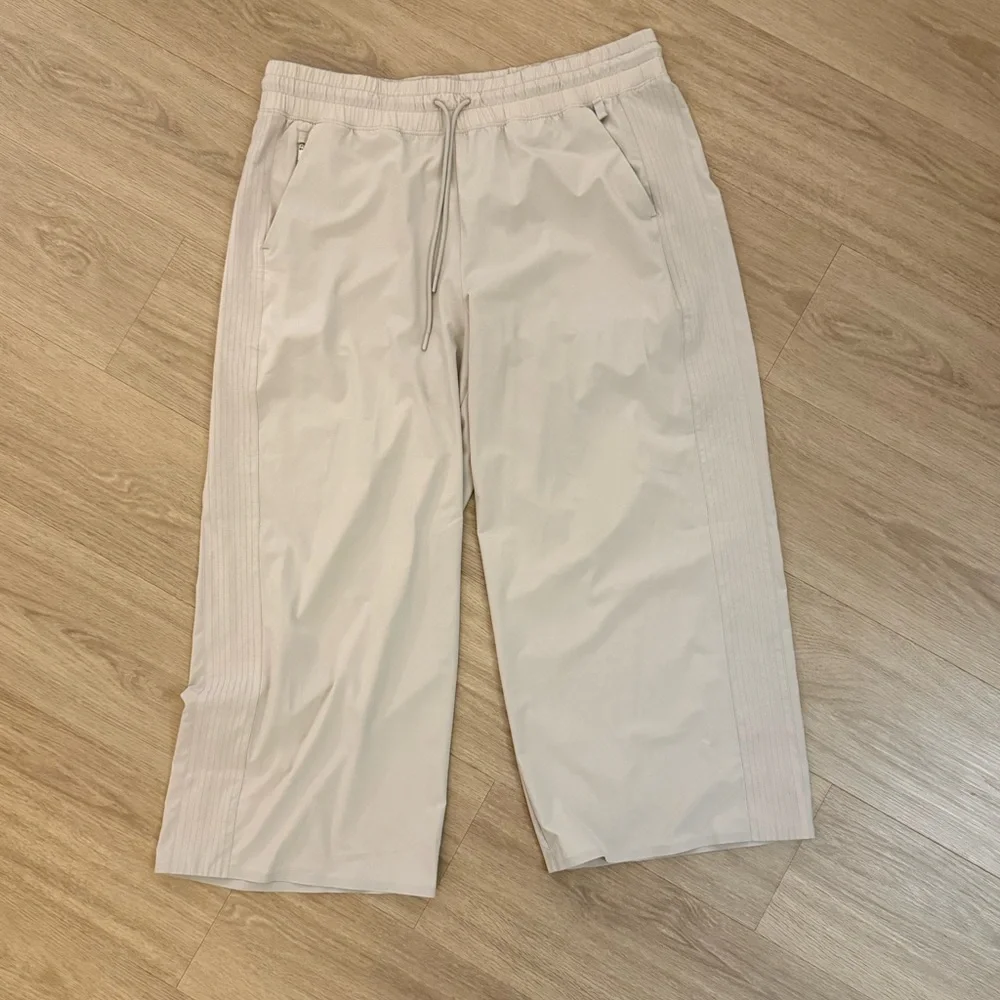 Athleta Avenue Wide Leg Crop Pant - Picture 5 of 9